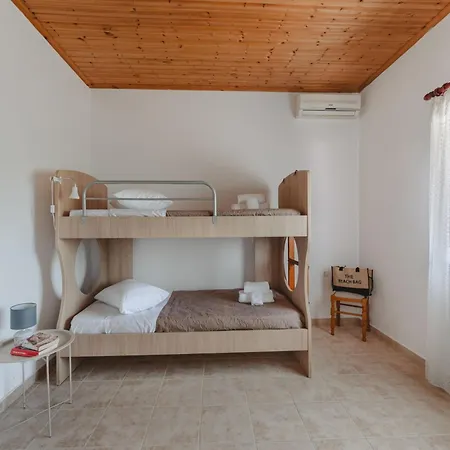 To Pournari Beachside Garden House - Happy * Κορακοχώρι
