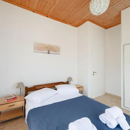 公寓 To Pournari Beachside Garden House - Happy