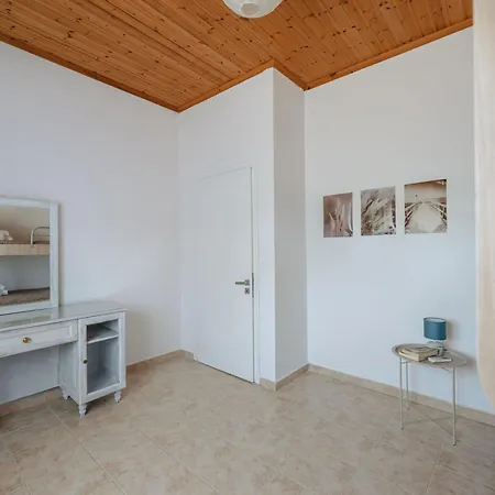 To Pournari Beachside Garden House - Happy *