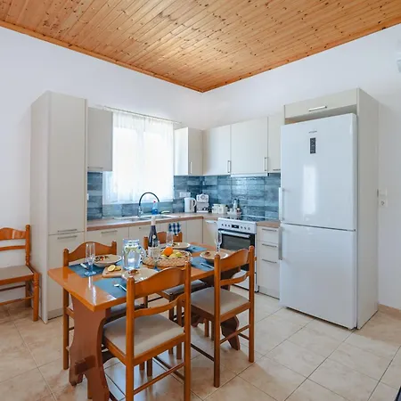 公寓 To Pournari Beachside Garden House - Happy