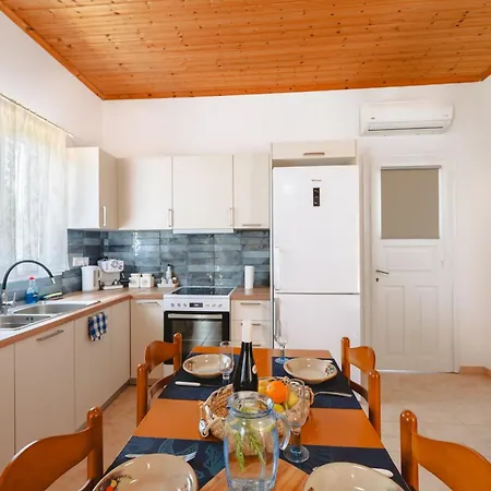 To Pournari Beachside Garden House - Happy Apartamento Korakokhórion