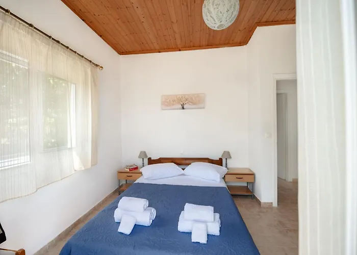 To Pournari Beachside Garden House - Happy *