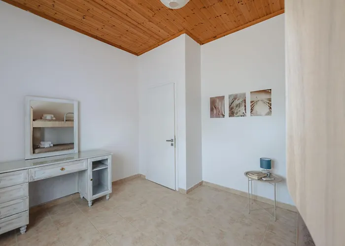 To Pournari Beachside Garden House - Happy *